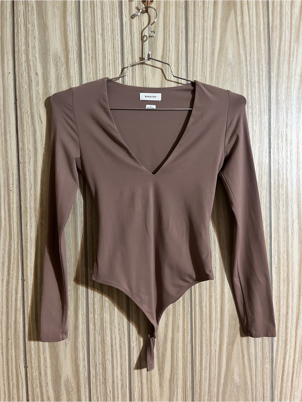Babaton Contour V Neck Long Sleeve Bodysuit Size S Rose Taupe